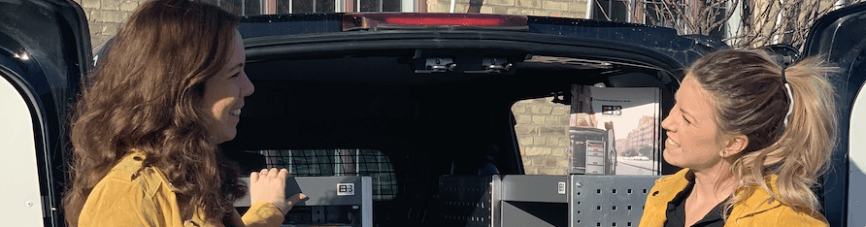 Systrarna som säljer bilinredning